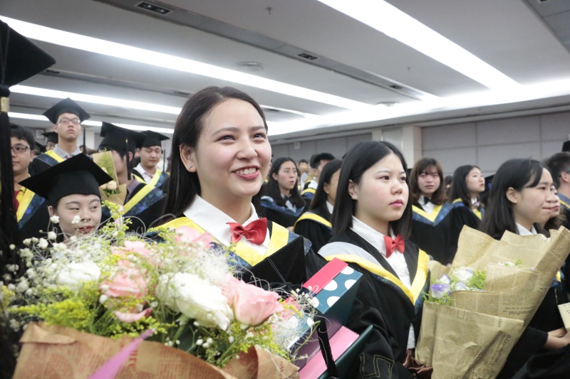 2016届本科生毕业典礼暨授位仪式隆重举行